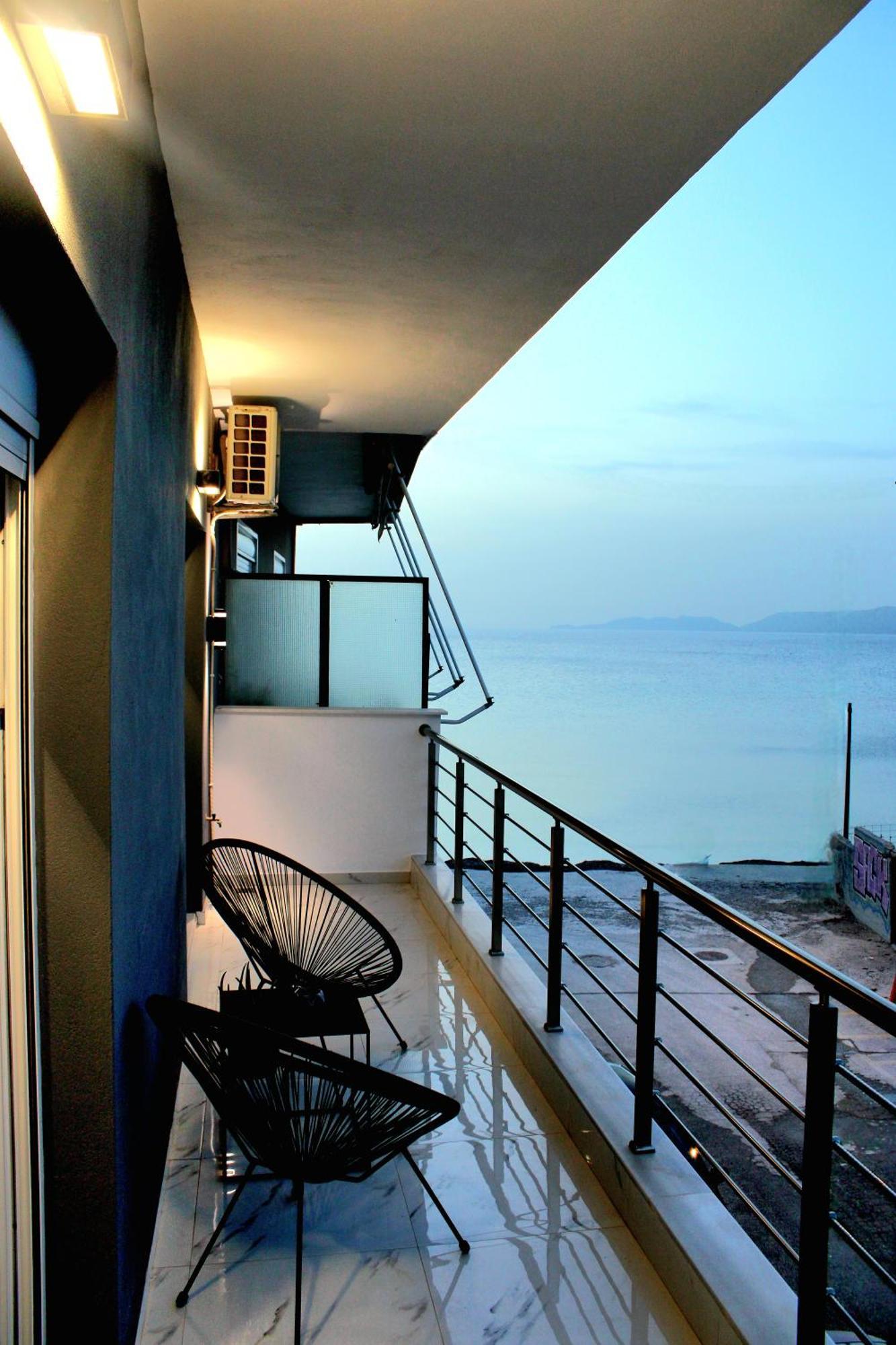 Black & White Seaside House Kalamia Corinth エクステリア 写真